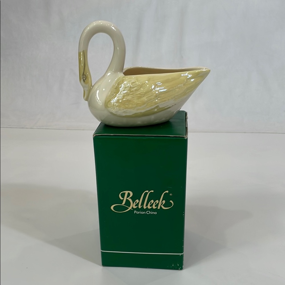 Belleek Parian China Swan Hand Crafted In Ireland With Box EUC - Picture 1 of 8